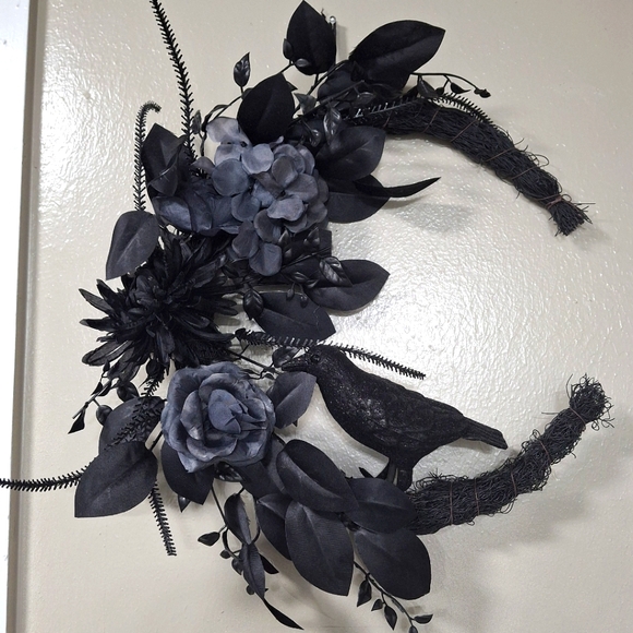 Moon Flower Wreath - Picture 1 of 7